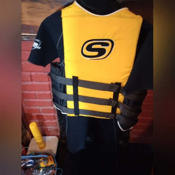 Got your gear men's medium wetsuit with Stearns scuba vest - Picture 4 of 4